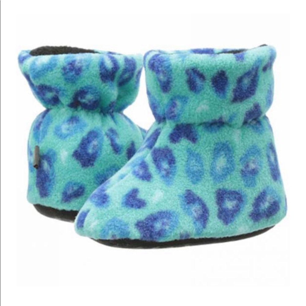 Acorn easy booties